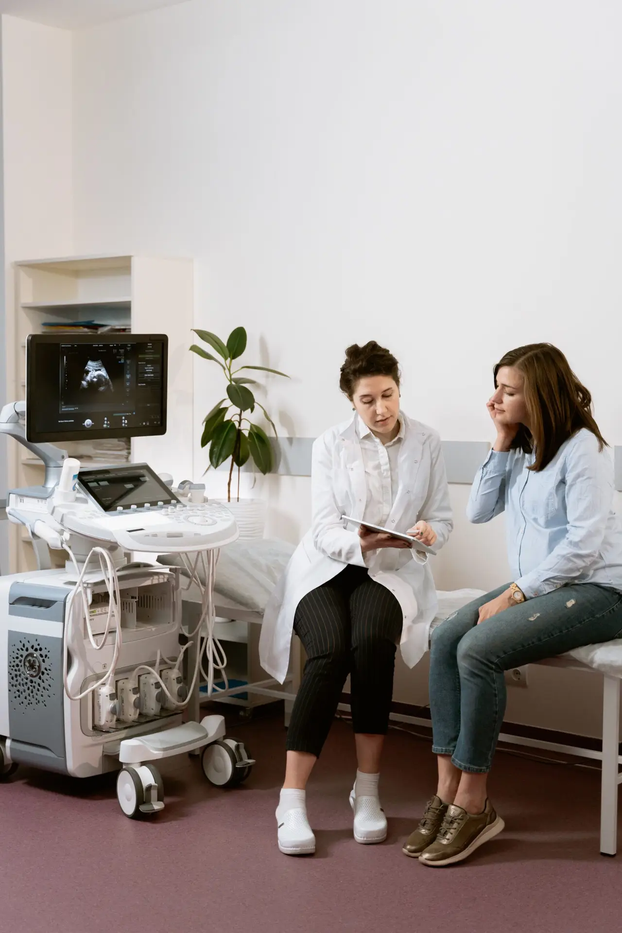 Fetal medicine specialist consulting an expecting mother